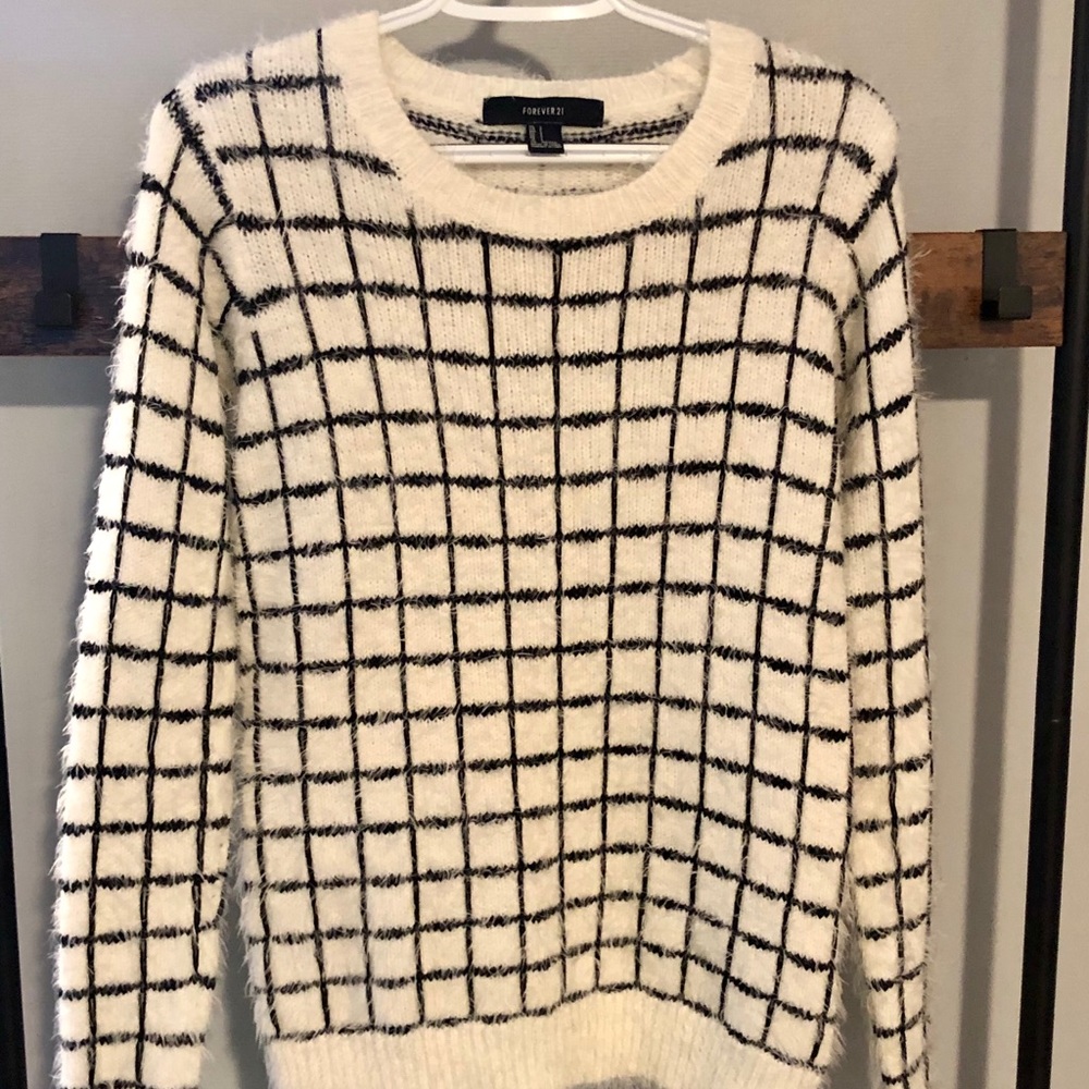 FOREVER 21 Fuzzy & Warm Black & White Sweater_SM